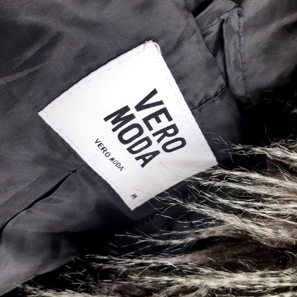 Faux Fur Vest - Picture 5 of 5